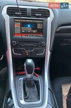 Седан Ford Fusion 2015 в 
