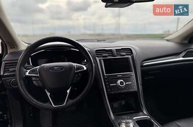 Седан Ford Fusion 2020 в 