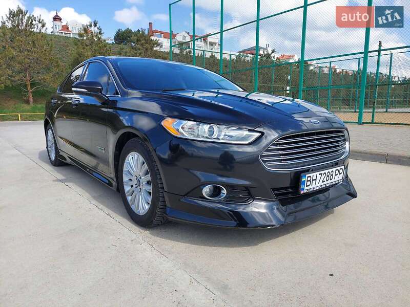 Седан Ford Fusion 2013 в 