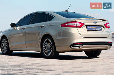 Седан Ford Fusion 2016 в 