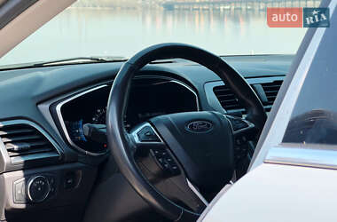 Седан Ford Fusion 2016 в 