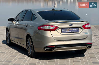 Седан Ford Fusion 2016 в 