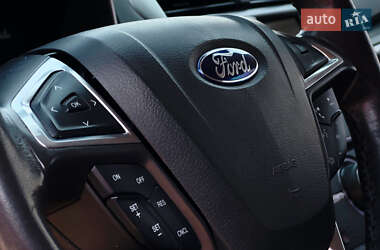 Седан Ford Fusion 2016 в 