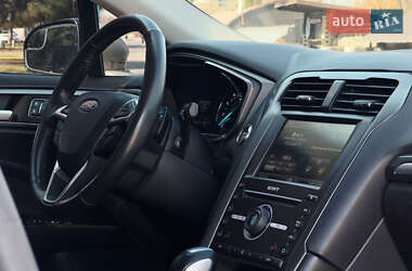 Седан Ford Fusion 2016 в 