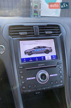Седан Ford Fusion 2019 в 