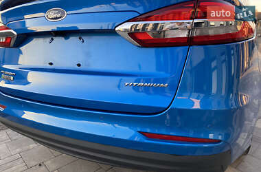 Седан Ford Fusion 2019 в 