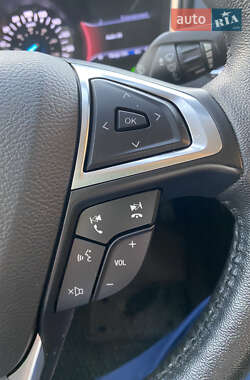 Седан Ford Fusion 2019 в 