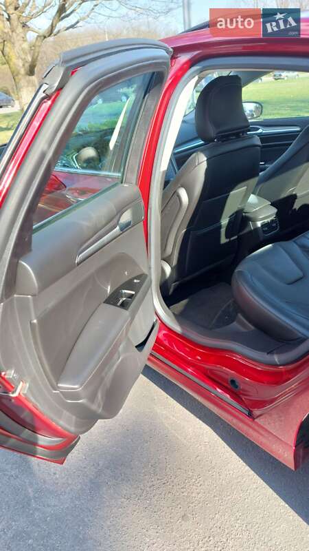 Седан Ford Fusion 2015 в Ровно