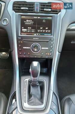 Седан Ford Fusion 2015 в 