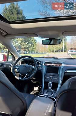 Седан Ford Fusion 2015 в 