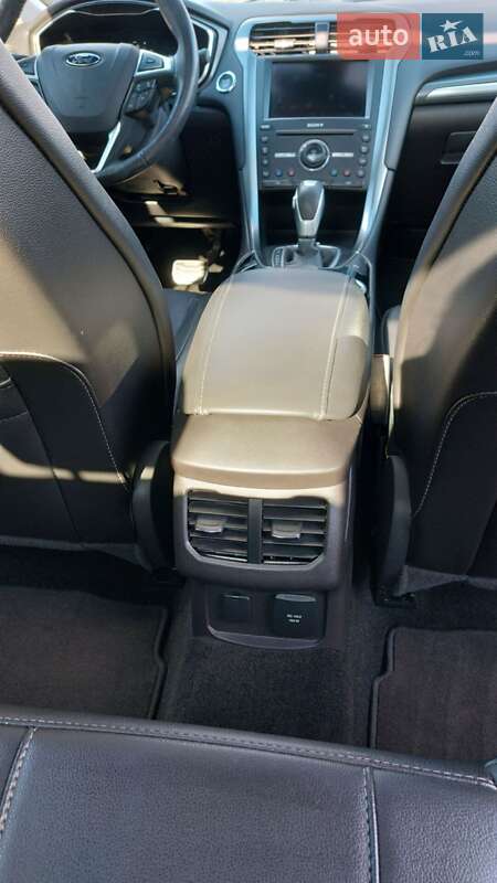 Седан Ford Fusion 2015 в Ровно