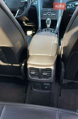 Седан Ford Fusion 2015 в 