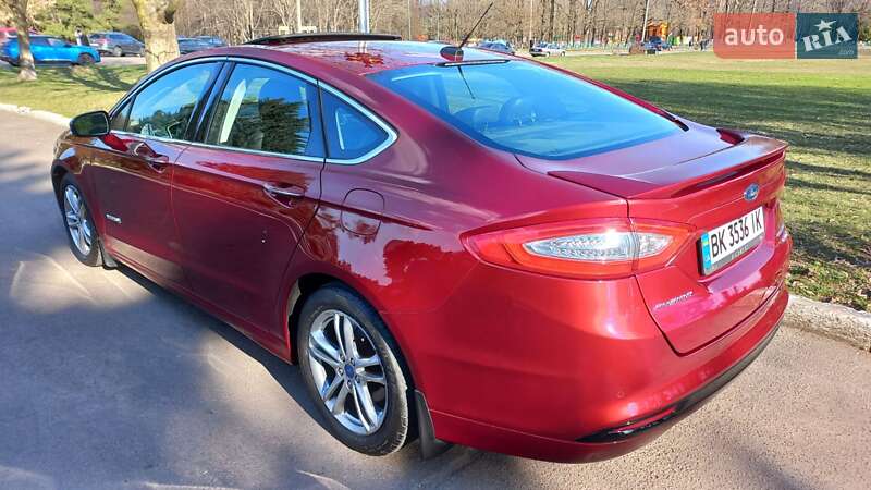Седан Ford Fusion 2015 в Ровно