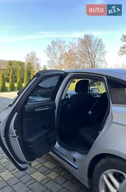 Седан Ford Fusion 2015 в 