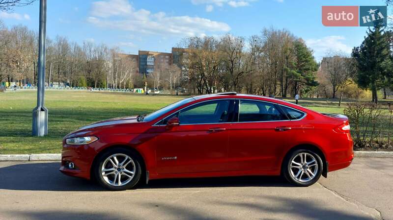 Седан Ford Fusion 2015 в 