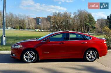 Седан Ford Fusion 2015 в 