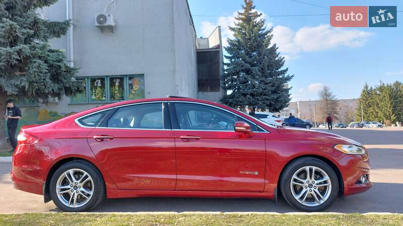 Седан Ford Fusion 2015 в Ровно