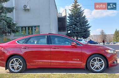 Седан Ford Fusion 2015 в 