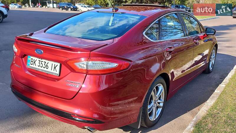 Седан Ford Fusion 2015 в Ровно