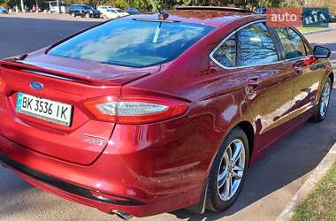Седан Ford Fusion 2015 в 
