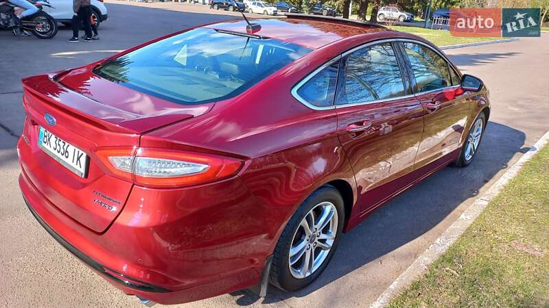 Седан Ford Fusion 2015 в Ровно
