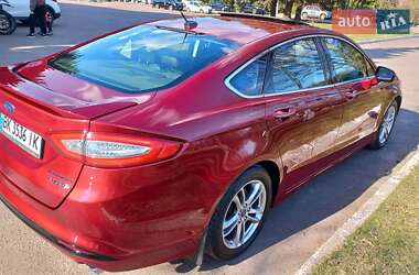 Седан Ford Fusion 2015 в 