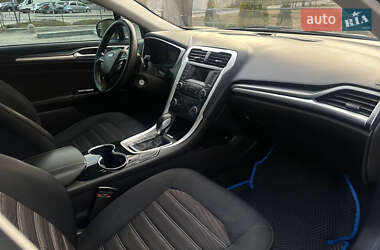 Седан Ford Fusion 2015 в 