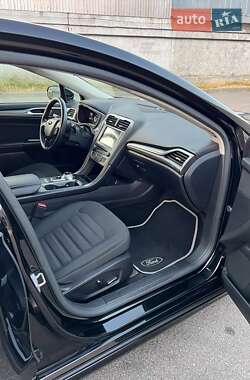 Седан Ford Fusion 2016 в 