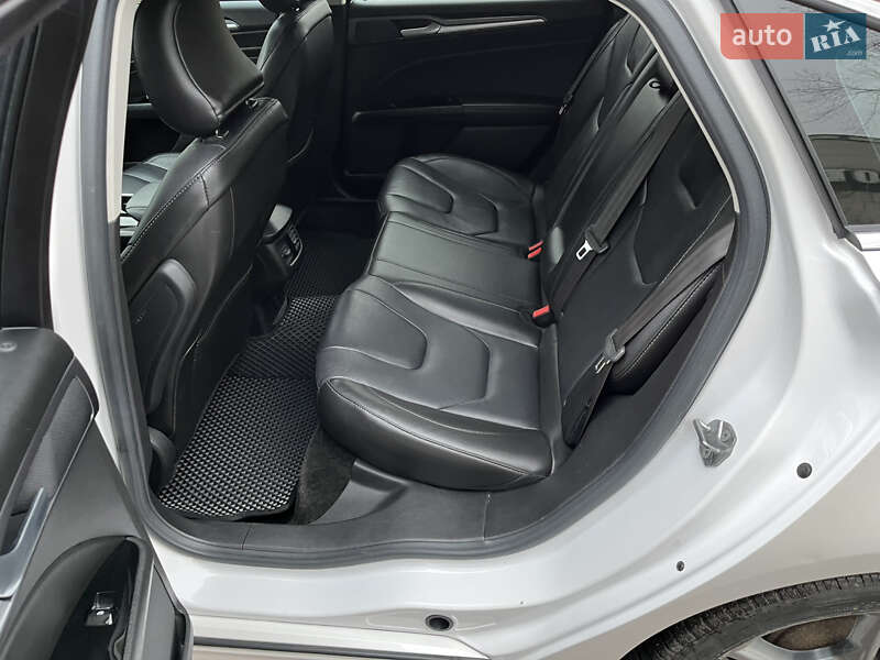 Седан Ford Fusion 2015 в Одесі
