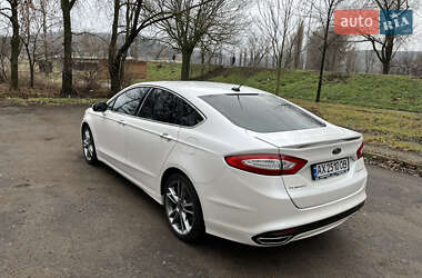 Седан Ford Fusion 2015 в 