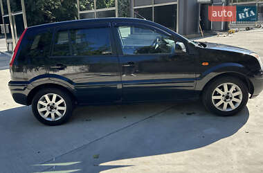 Хэтчбек Ford Fusion 2010 в 