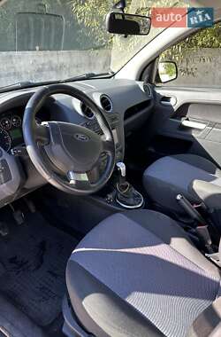Хэтчбек Ford Fusion 2010 в 