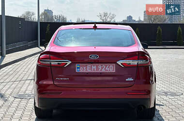 Седан Ford Fusion 2019 в 