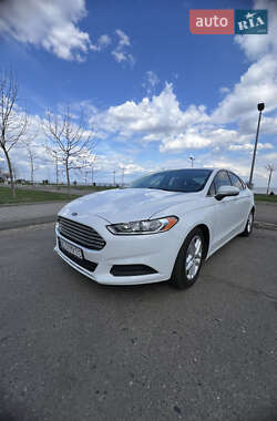 Седан Ford Fusion 2015 в 