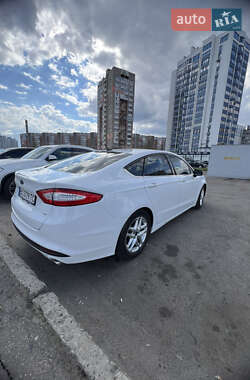 Седан Ford Fusion 2015 в 