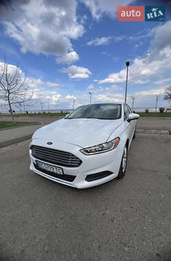 Седан Ford Fusion 2015 в 