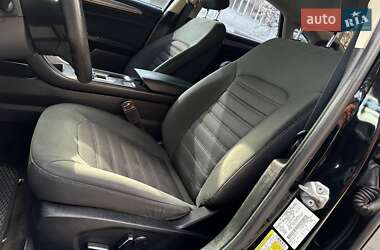 Седан Ford Fusion 2017 в 