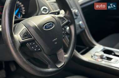 Седан Ford Fusion 2017 в 