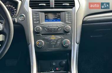 Седан Ford Fusion 2017 в 