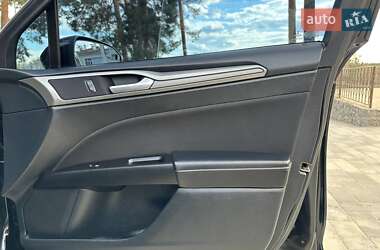 Седан Ford Fusion 2017 в 