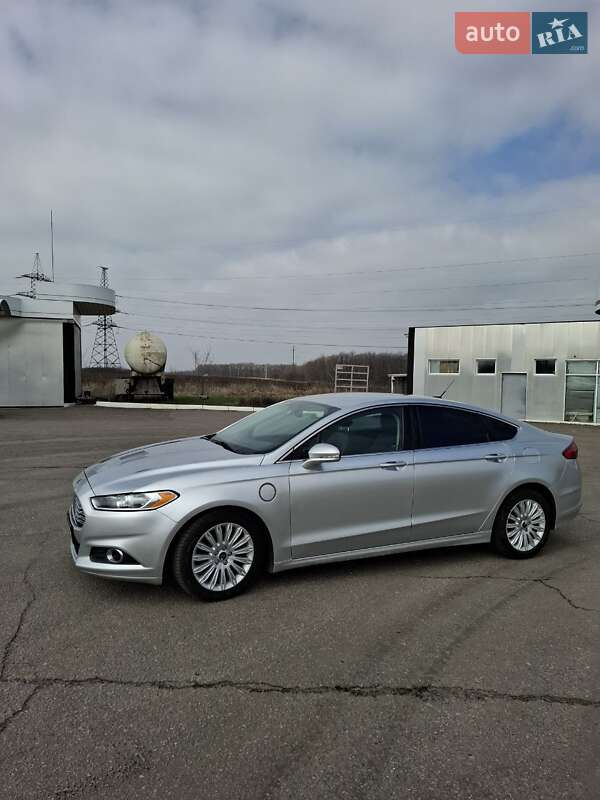 Седан Ford Fusion 2015 в 
