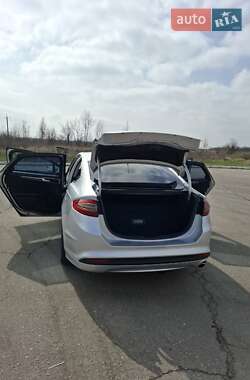 Седан Ford Fusion 2015 в 