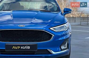 Седан Ford Fusion 2020 в 
