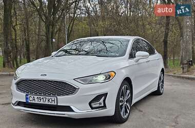 Седан Ford Fusion 2019 в 