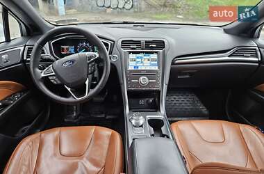 Седан Ford Fusion 2019 в 