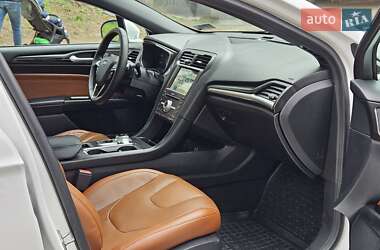 Седан Ford Fusion 2019 в 