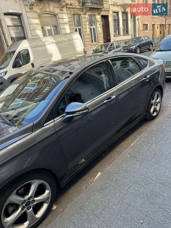 Седан Ford Fusion 2015 в Чернівцях