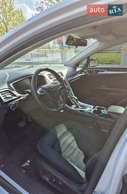 Седан Ford Fusion 2014 в Кам'янському