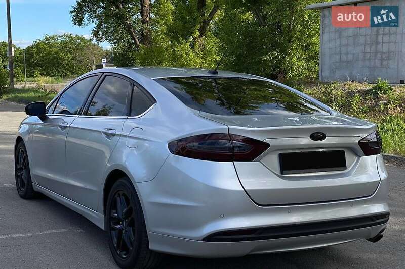 Седан Ford Fusion 2013 в Львові