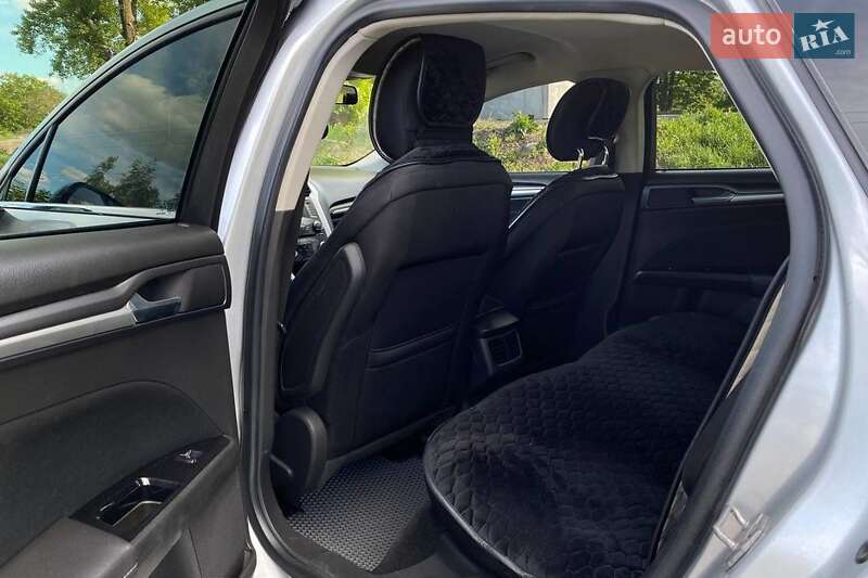 Седан Ford Fusion 2013 в Львові
